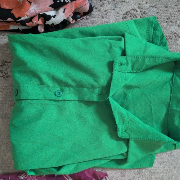 Bundle Of 3 Spring Tops! - Picture 3 of 4